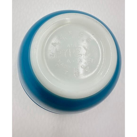 Vintage Pyrex Primary Blue 401 Nesting Mixing Bowl 1.5 pt - Picture 6 of 7